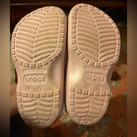 Pink crocs size J 1/3 or girls size 3 - Picture 2 of 3